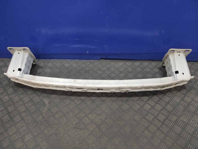 Recambio de refuerzo paragolpes delantero para land rover discovery sport referencia OEM IAM   