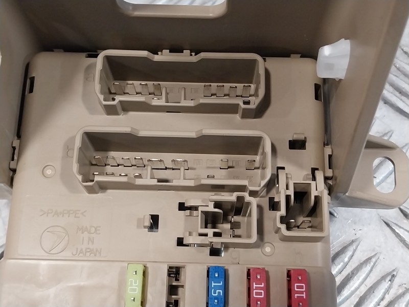 Recambio de caja reles / fusibles para subaru xv 2.0 cat referencia OEM IAM 82201FJ110  