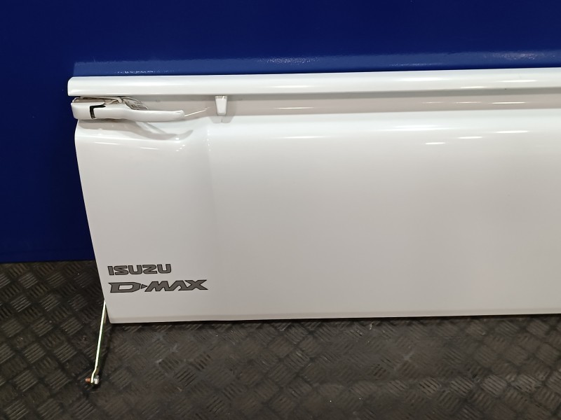 Recambio de porton trasero para isuzu d-max 1.9 turbodiesel referencia OEM IAM   