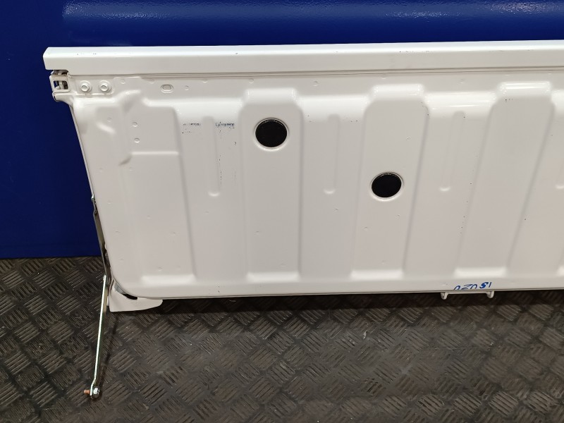 Recambio de porton trasero para isuzu d-max 1.9 turbodiesel referencia OEM IAM   
