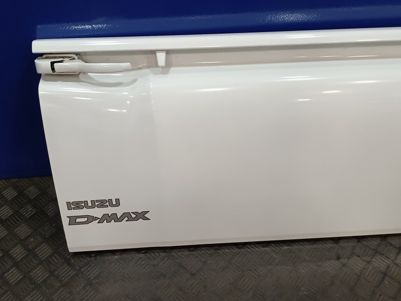 Recambio de porton trasero para isuzu d-max 1.9 turbodiesel referencia OEM IAM   