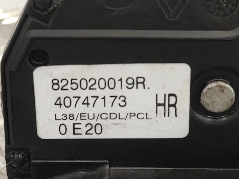 Recambio de cerradura puerta trasera derecha para renault fluence 1.5 dci diesel fap referencia OEM IAM 825020019R  