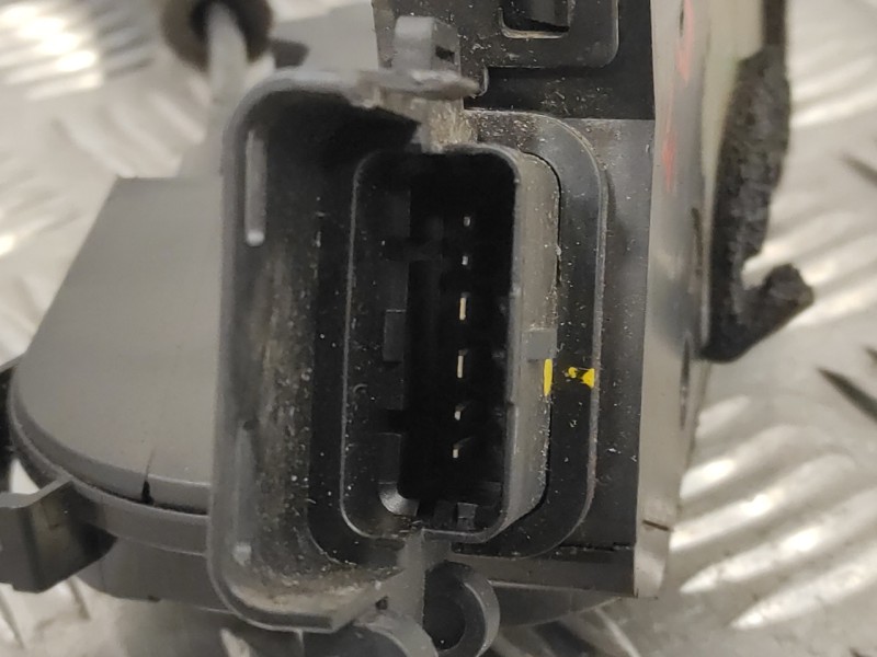 Recambio de cerradura puerta trasera derecha para renault fluence 1.5 dci diesel fap referencia OEM IAM 825020019R  
