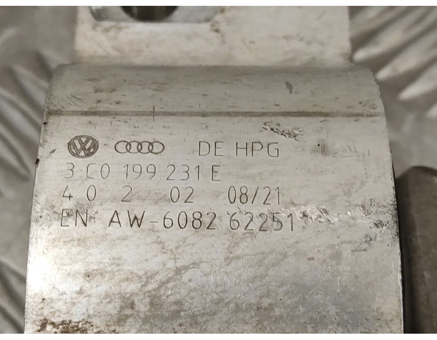 Recambio de brazo suspension inferior delantero derecho para volkswagen tiguan (5n1) 2.0 tdi referencia OEM IAM 3C0199231E  