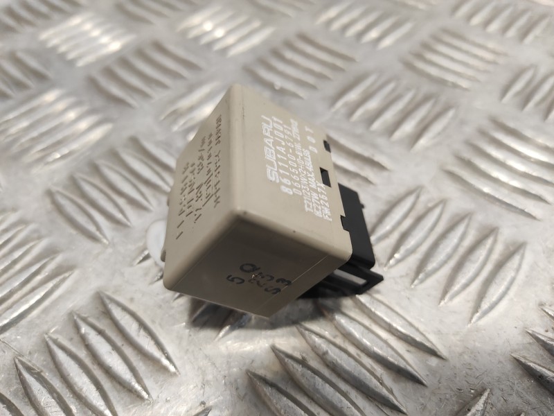 Recambio de rele para subaru xv 2.0 cat referencia OEM IAM 86111AJ001  0665006791