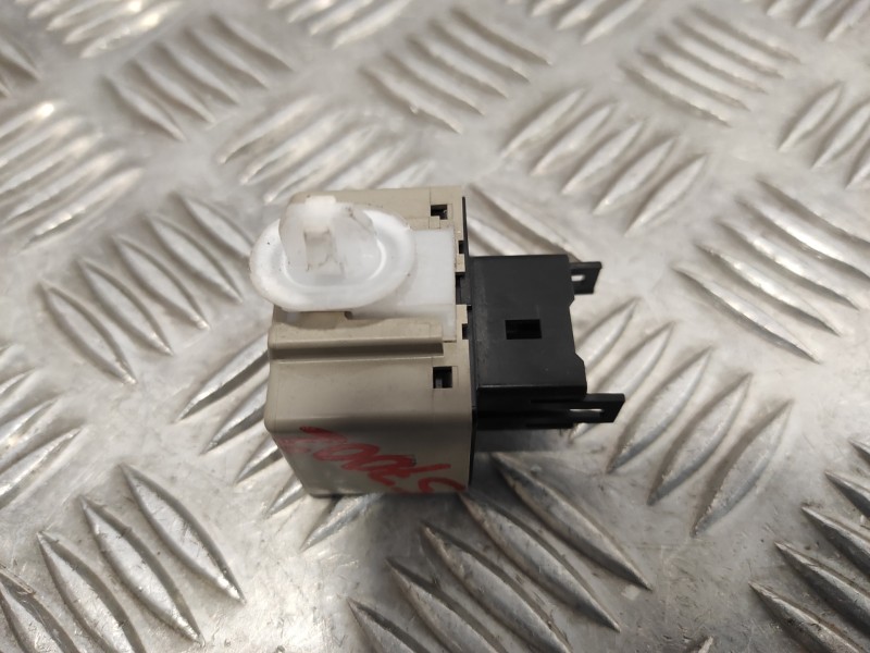 Recambio de rele para subaru xv 2.0 cat referencia OEM IAM 86111AJ001  0665006791