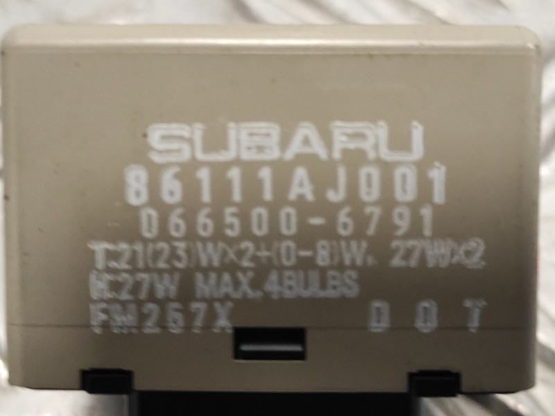 Recambio de rele para subaru xv 2.0 cat referencia OEM IAM 86111AJ001  0665006791