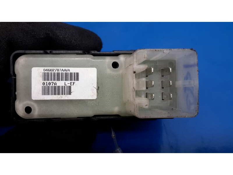 Recambio de mando elevalunas trasero derecho para chrysler sebring berlina 2.0 crd cat referencia OEM IAM 04602787AA  