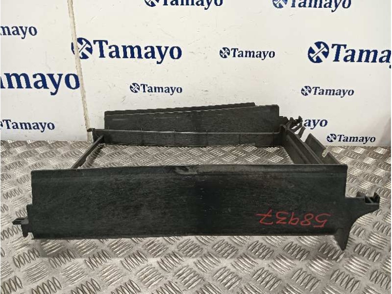 Recambio de calandra delantera de radiador para dacia sandero referencia OEM IAM 215596207R  