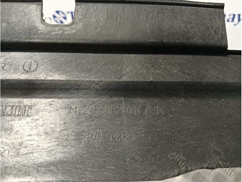 Recambio de calandra delantera de radiador para dacia sandero referencia OEM IAM 215596207R  