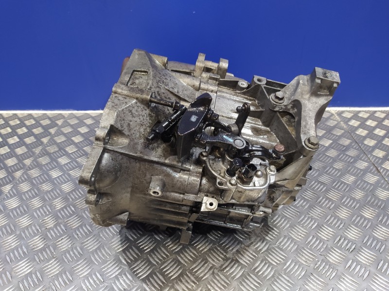 Recambio de caja cambios para volvo v50 familiar 2.0 diesel cat referencia OEM IAM 4M5R7002CE  