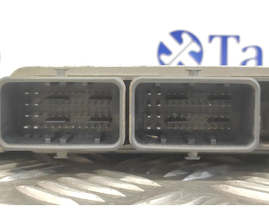 Recambio de centralita motor uce para renault scenic ii 1.6 16v referencia OEM IAM 8200298457 200298463 215841533B1