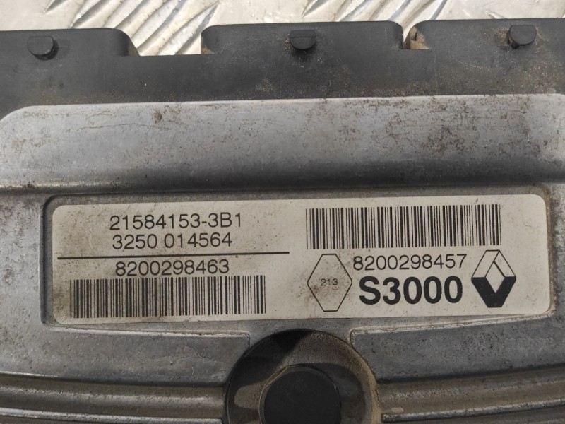 Recambio de centralita motor uce para renault scenic ii 1.6 16v referencia OEM IAM 8200298457 200298463 215841533B1