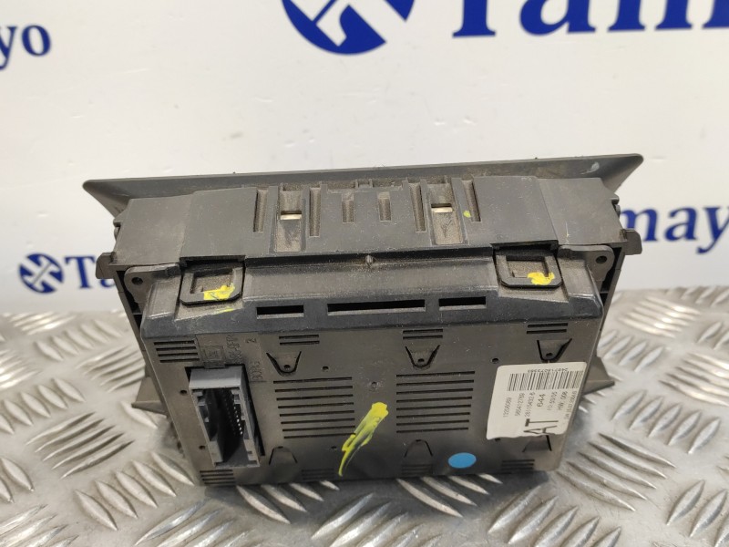 Recambio de pantalla multifuncion para opel astra h berlina referencia OEM IAM 13208089 281154326 565412769