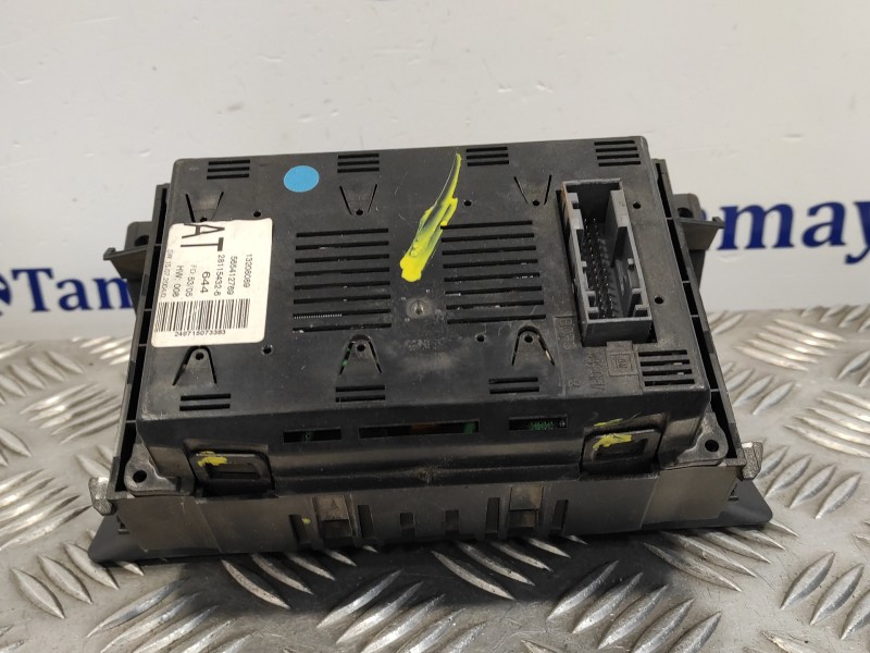 Recambio de pantalla multifuncion para opel astra h berlina referencia OEM IAM 13208089 281154326 565412769