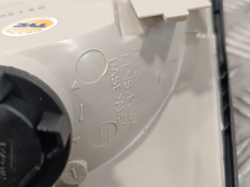 Recambio de piloto delantero derecho para mercedes-benz clase c (w201) berlina referencia OEM IAM OE 218260143 RN ME0214015