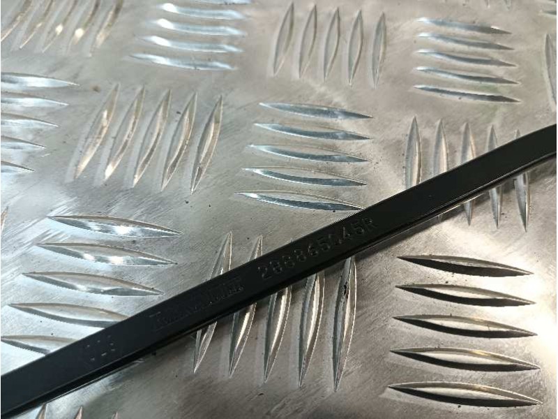 Recambio de brazo limpia delantero derecho para dacia sandero referencia OEM IAM 288865045R  