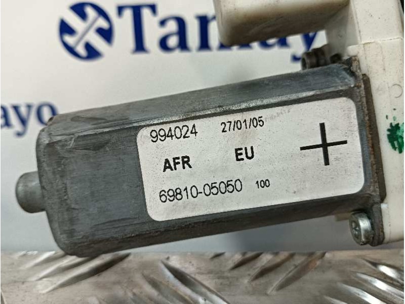 Recambio de elevalunas delantero derecho para toyota avensis wagon (t25) referencia OEM IAM 6981005050 994024 992046100