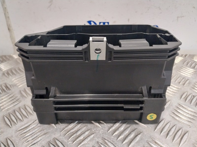 Recambio de soporte para volkswagen touareg (7l6) 3.0 v6 tdi dpf referencia OEM IAM 7L0927131D  
