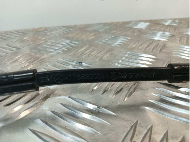 Recambio de brazo limpia delantero izquierdo para mercedes-benz clase gla (w156) referencia OEM IAM A1768200044  