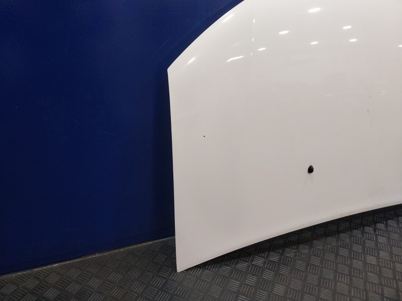 Recambio de capot para dacia sandero referencia OEM IAM 651228533R  