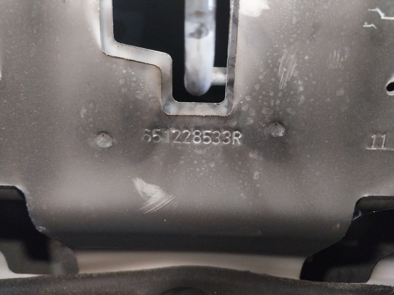 Recambio de capot para dacia sandero referencia OEM IAM 651228533R  