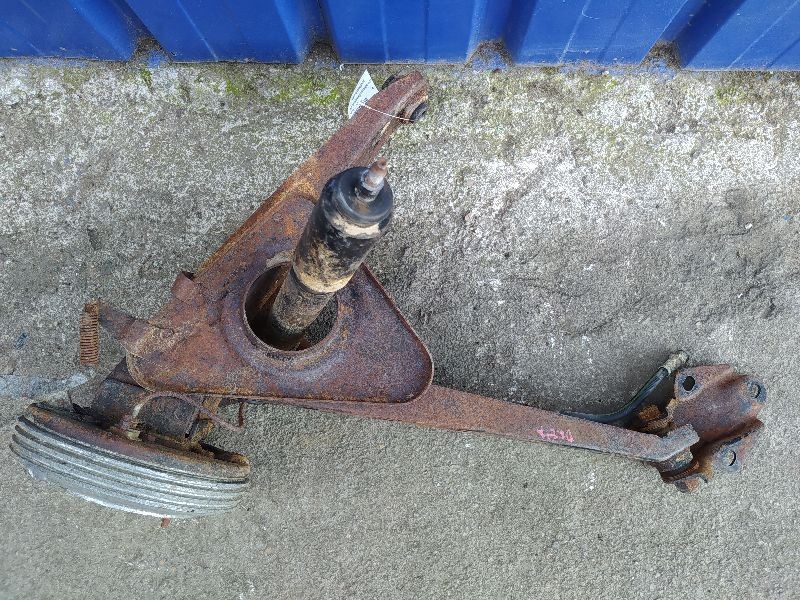 Recambio de brazo suspension inferior trasero derecho para seat 600 referencia OEM IAM   