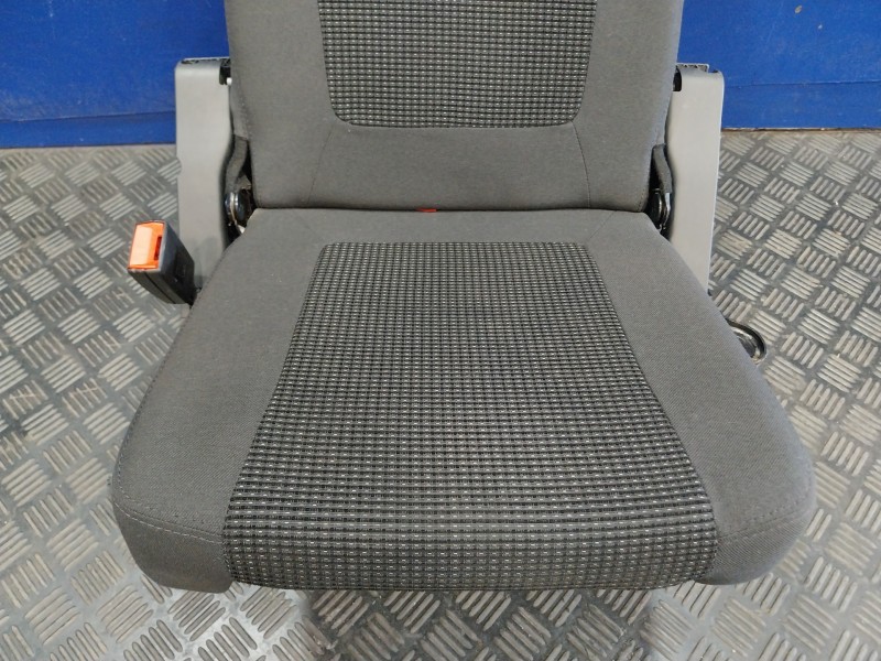 Recambio de asiento trasero medio para peugeot 5008 1.6 hdi fap referencia OEM IAM   