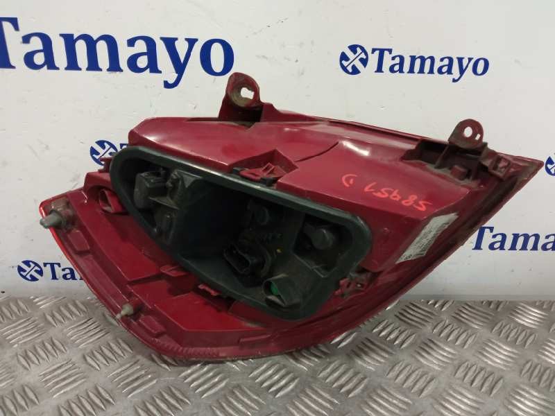 Recambio de piloto trasero derecho para renault clio iii referencia OEM IAM 8200886946  