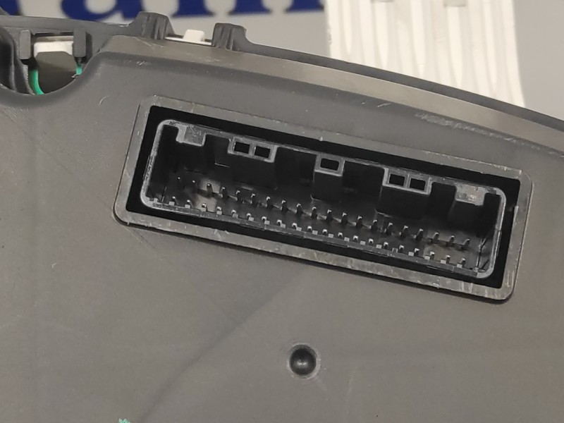 Recambio de cuadro instrumentos para ssangyong tivoli premium 4x2 referencia OEM IAM 8021035100  X010