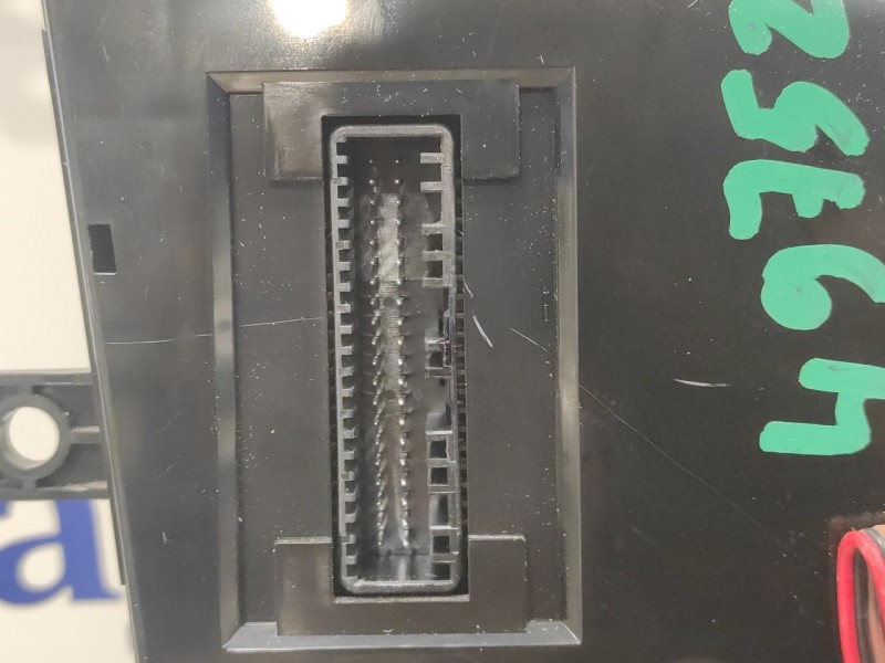 Recambio de mando climatizador para ssangyong tivoli premium 4x2 referencia OEM IAM 6872035000  