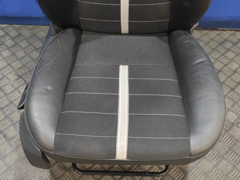 Recambio de asiento delantero derecho para ford kuga (cbv) 2.0 tdci cat referencia OEM IAM   
