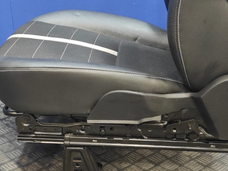 Recambio de asiento delantero derecho para ford kuga (cbv) 2.0 tdci cat referencia OEM IAM   