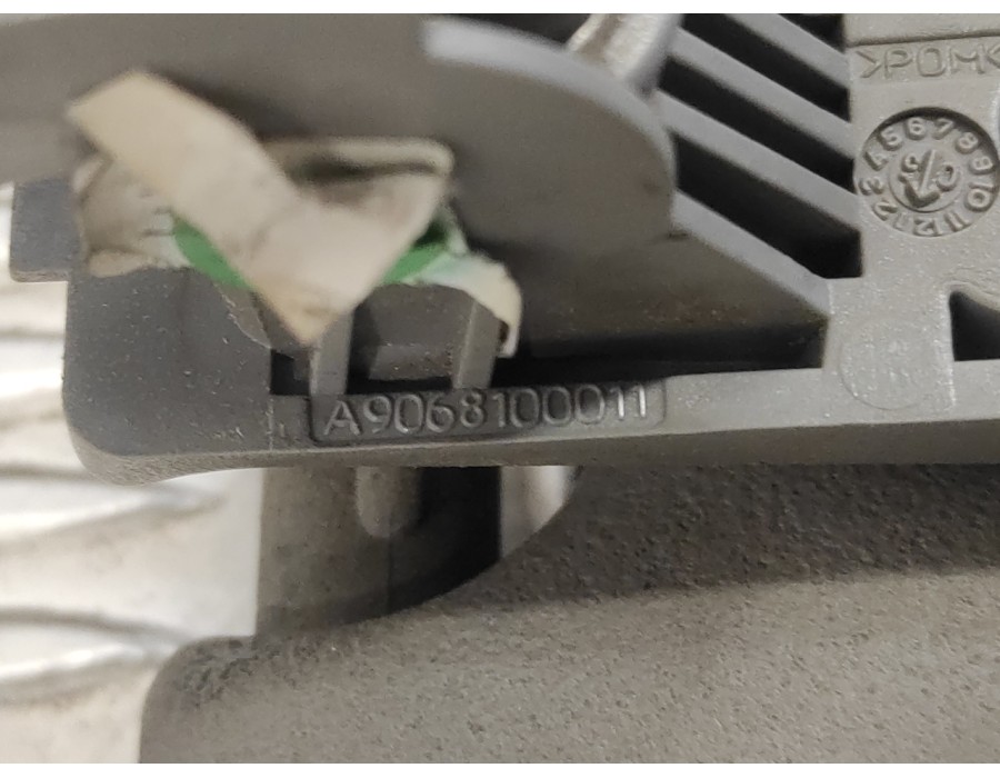 Recambio de parasol derecho para mercedes-benz sprinter ii james cook (906) 3.0 cdi referencia OEM IAM A9068100011  