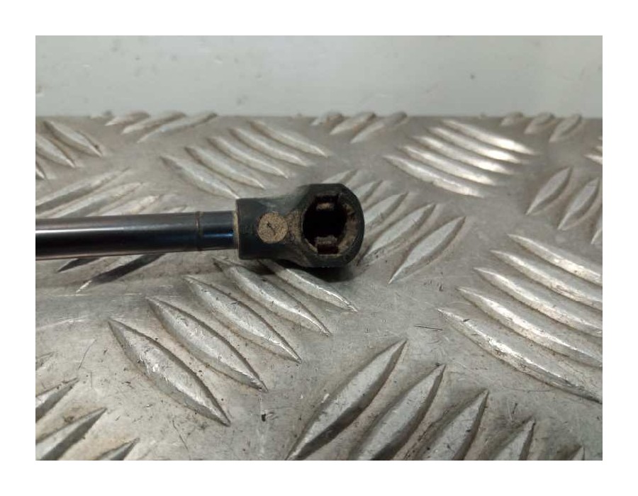 Recambio de amortiguadores maletero / porton para peugeot 208 1.2 12v vti referencia OEM IAM 9673083680  