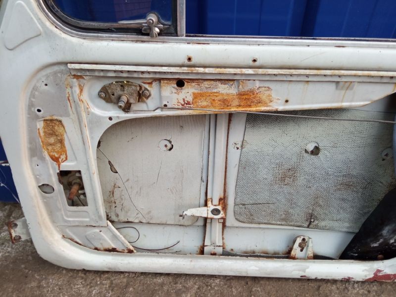 Recambio de puerta delantera derecha para seat 600 referencia OEM IAM   
