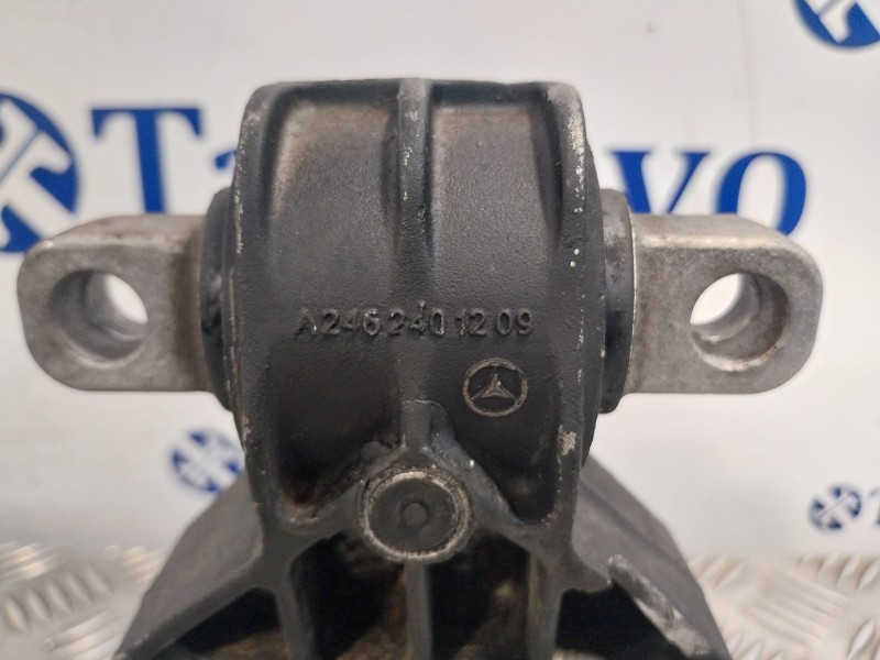 Recambio de soporte motor derecho para mercedes-benz clase gla (w156) referencia OEM IAM A2462401209  