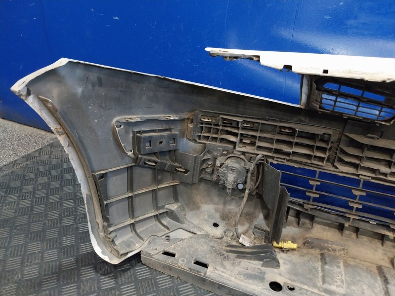 Recambio de paragolpes delantero para renault megane ii berlina 5p referencia OEM IAM   