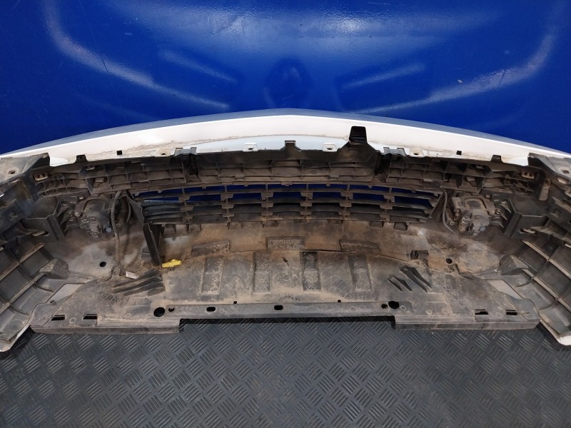 Recambio de paragolpes delantero para renault megane ii berlina 5p referencia OEM IAM   