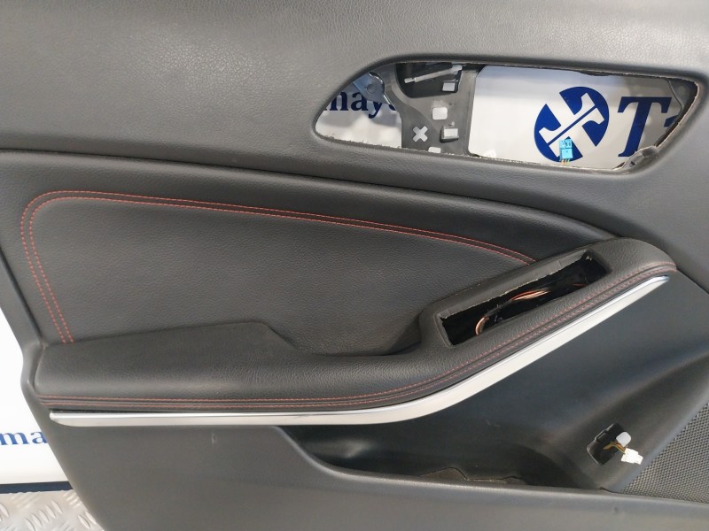 Recambio de guarnecido puerta delantera izquierda para mercedes-benz clase gla (w156) referencia OEM IAM A2469067300 3003516900 