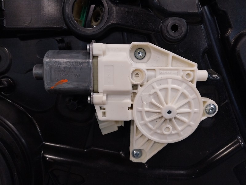 Recambio de elevalunas delantero derecho para mercedes-benz clase gla (w156) referencia OEM IAM A2469065200 A1767200279 A1667200