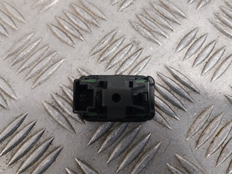 Recambio de mando elevalunas trasero izquierdo para mercedes-benz clase gla (w156) referencia OEM IAM A2049058102  10075074