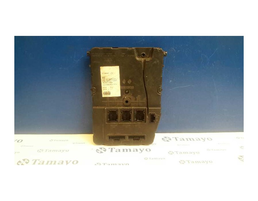 Recambio de caja reles / fusibles para renault megane ii berlina 5p 1.9 turbodiesel referencia OEM IAM 8200309691  8200411363