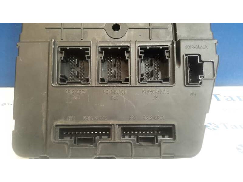 Recambio de caja reles / fusibles para renault megane ii berlina 5p 1.9 turbodiesel referencia OEM IAM 8200309691  8200411363