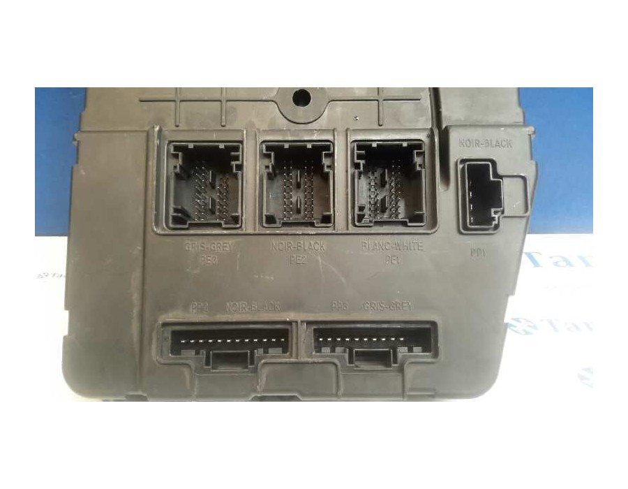 Recambio de caja reles / fusibles para renault megane ii berlina 5p 1.9 turbodiesel referencia OEM IAM 8200309691  8200411363