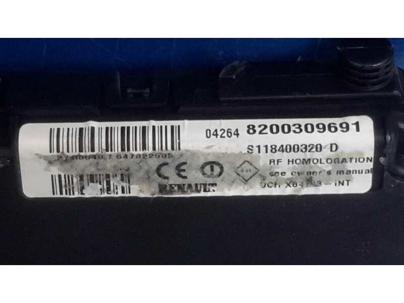 Recambio de caja reles / fusibles para renault megane ii berlina 5p 1.9 turbodiesel referencia OEM IAM 8200309691  8200411363