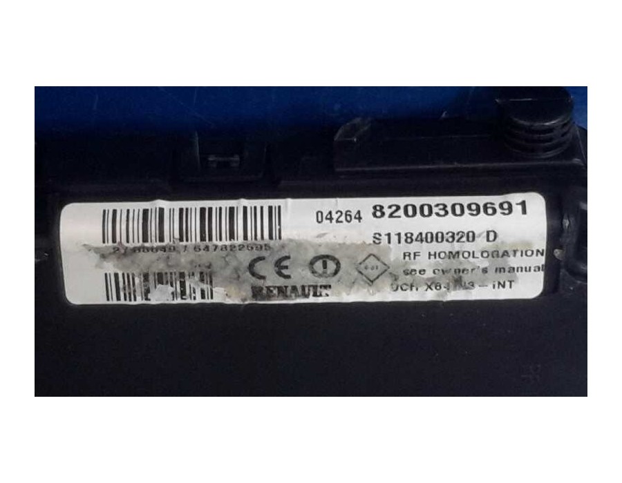Recambio de caja reles / fusibles para renault megane ii berlina 5p 1.9 turbodiesel referencia OEM IAM 8200309691  8200411363