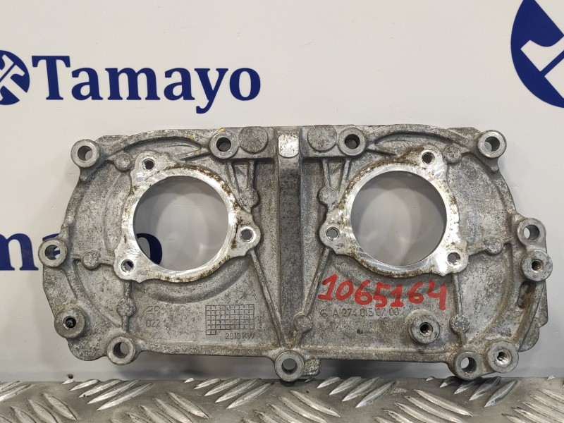 Recambio de tapa distribucion para mercedes-benz clase c (w205) familiar referencia OEM IAM A2740150700  