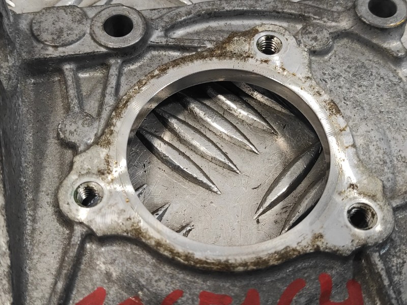 Recambio de tapa distribucion para mercedes-benz clase c (w205) familiar referencia OEM IAM A2740150700  