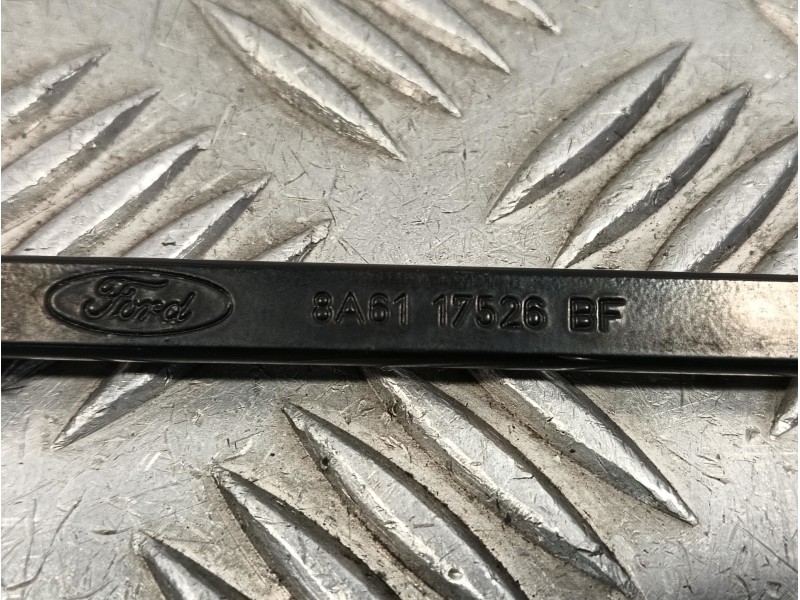 Recambio de brazo limpia delantero derecho para ford fiesta (ccn) 1.25 16v cat referencia OEM IAM 8A6117526BF  